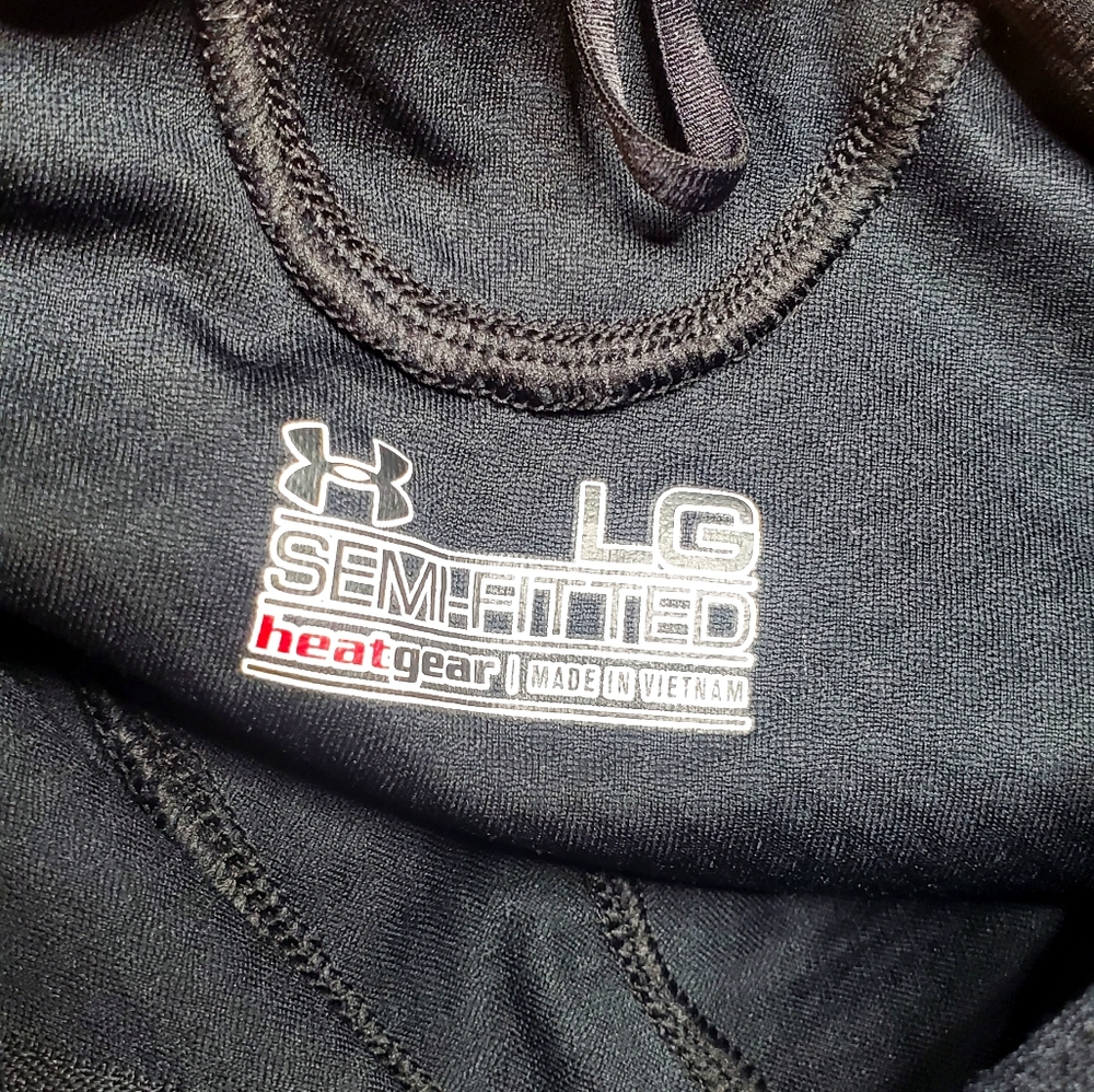 Under Armour quarter zip with side pocket - Picture 2 of 4